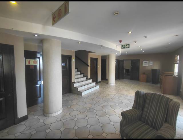 1,430M² OFFICE FOR SALE IN BRYANSTON